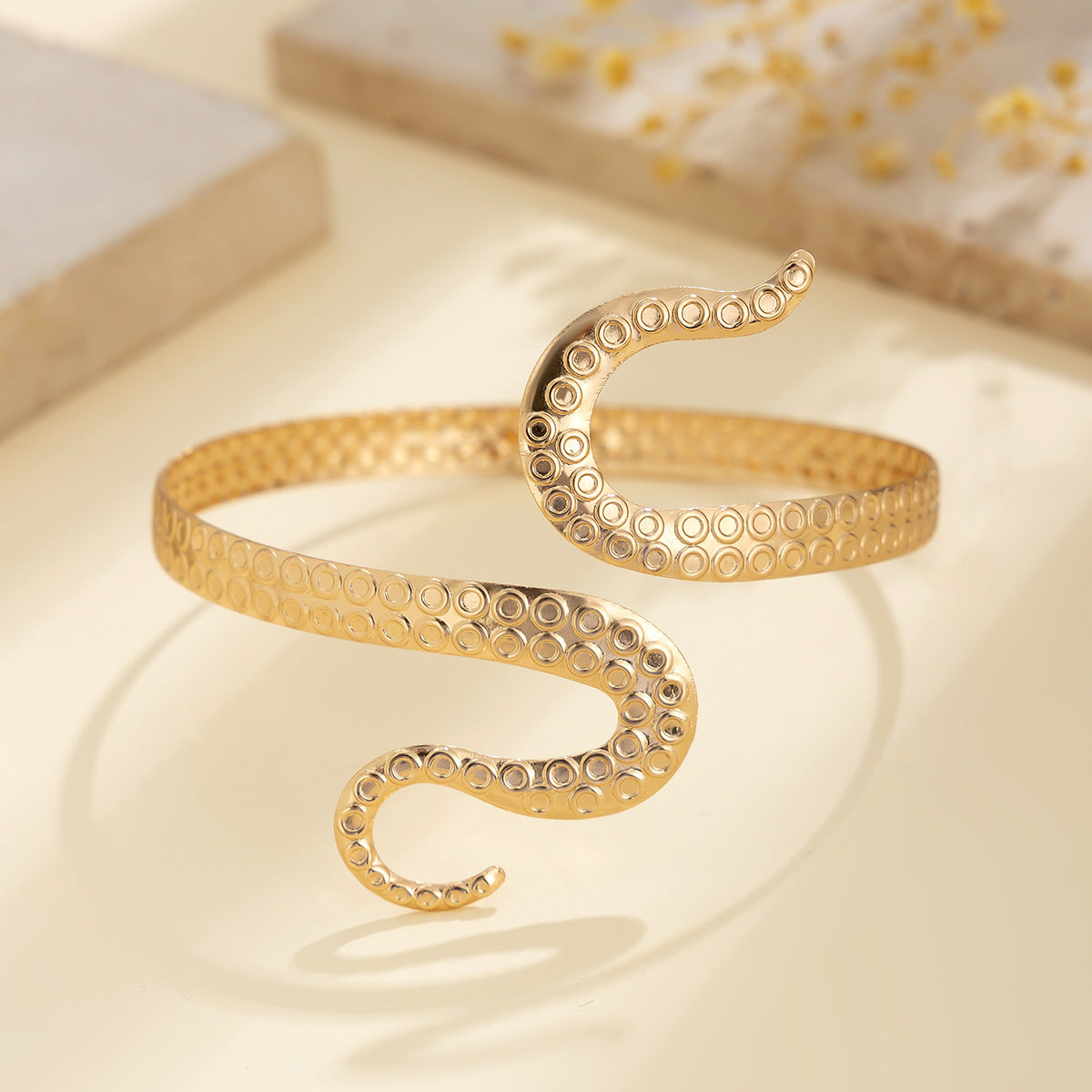 Aurora Spiral Arm Cuff