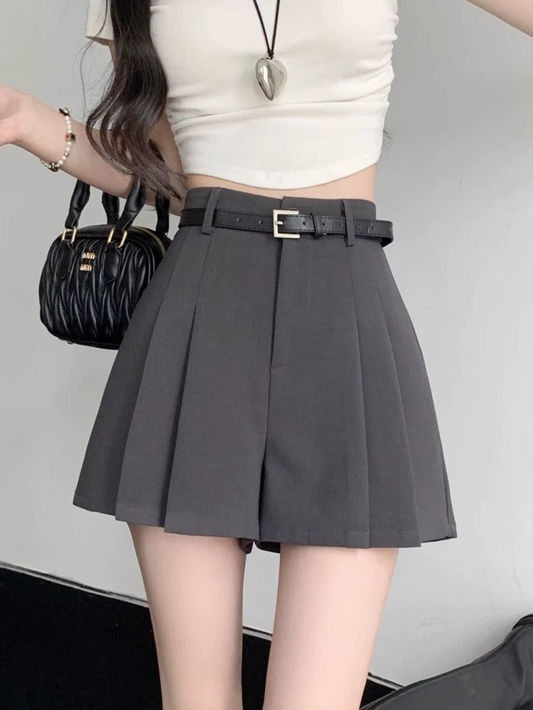 Vanda Pleated Suit Short