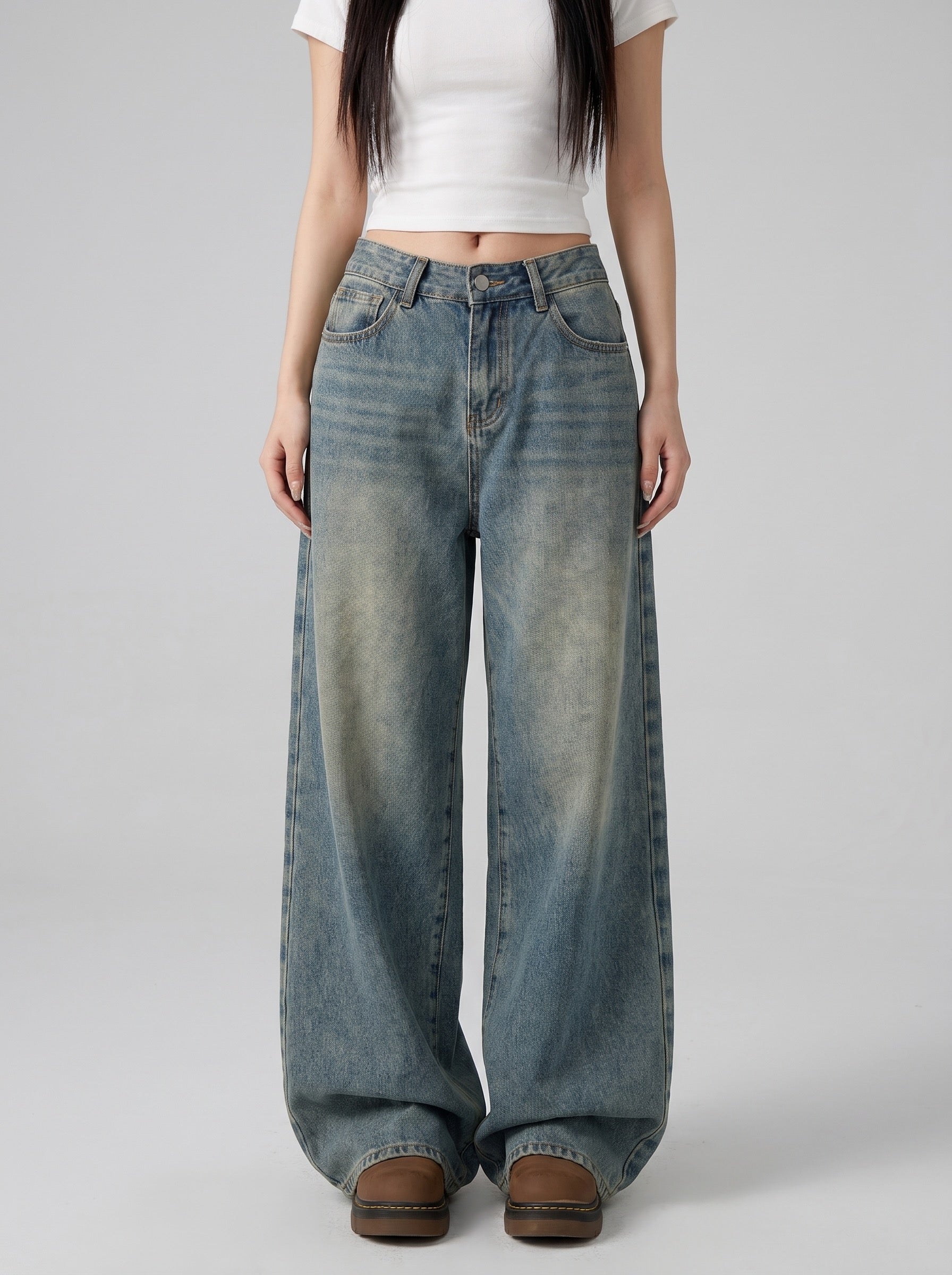 Livia Baggy Wide-Leg Jean on model