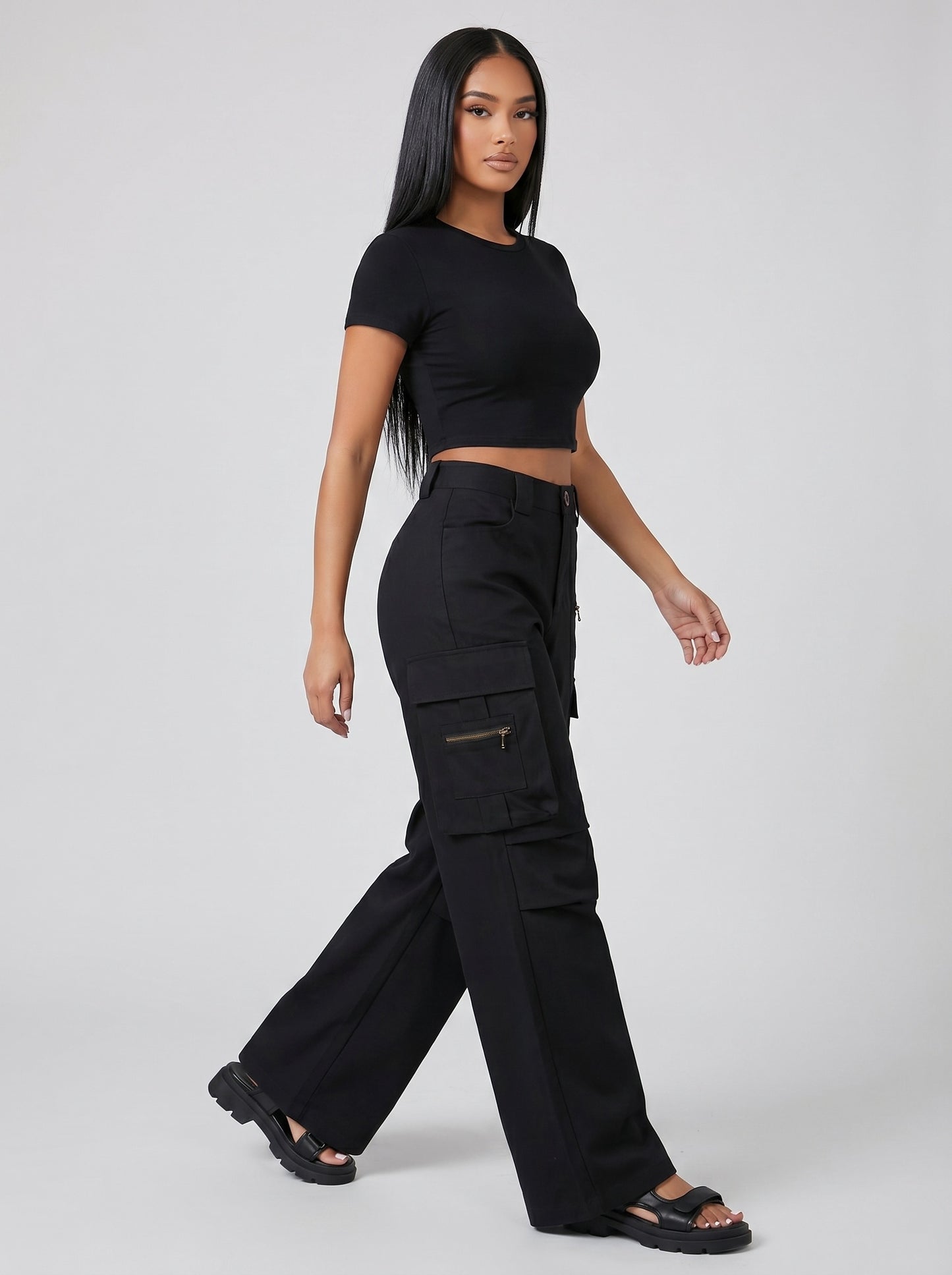 Nico Wide Leg Cargo Pant on model