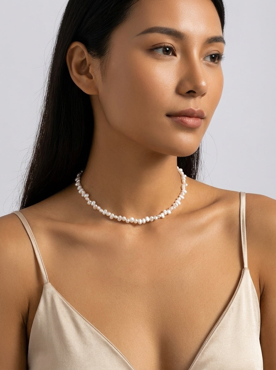 Perlina Pearl Choker on model