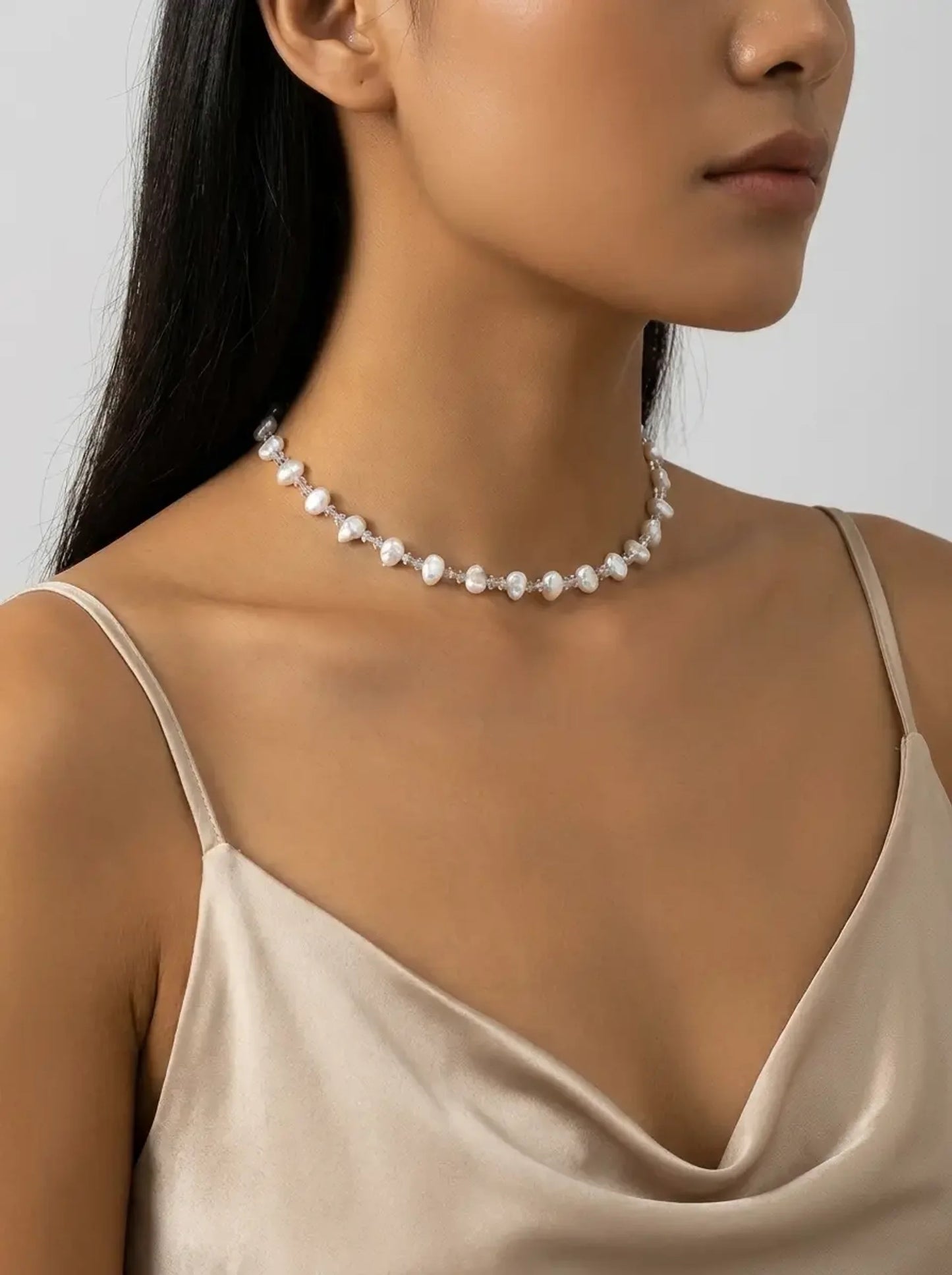 Perlina Pearl Choker on model